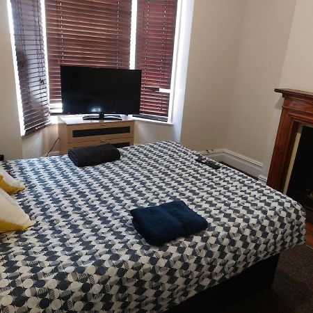Rooms In A Victorian Comfortable 4-Bedroom House In Milton Keynes Rooms Not En-Suites Wolverton  Экстерьер фото