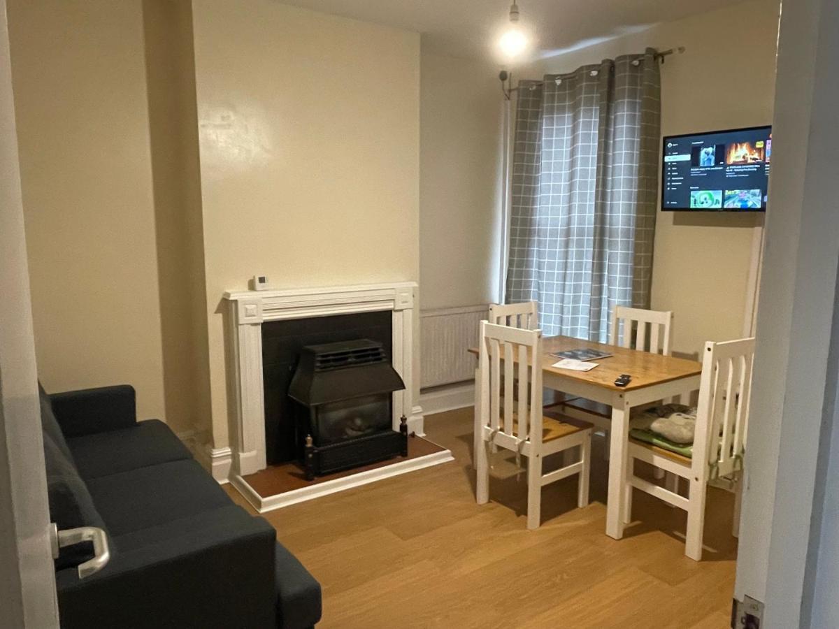 Rooms In A Victorian Comfortable 4-Bedroom House In Milton Keynes Rooms Not En-Suites Wolverton  Экстерьер фото