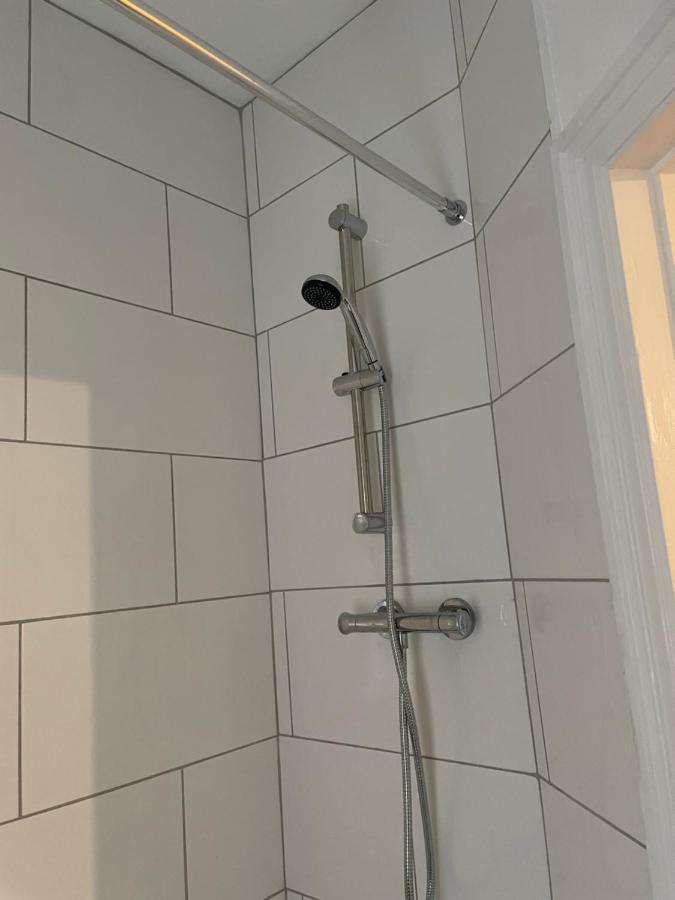 Rooms In A Victorian Comfortable 4-Bedroom House In Milton Keynes Rooms Not En-Suites Wolverton  Экстерьер фото