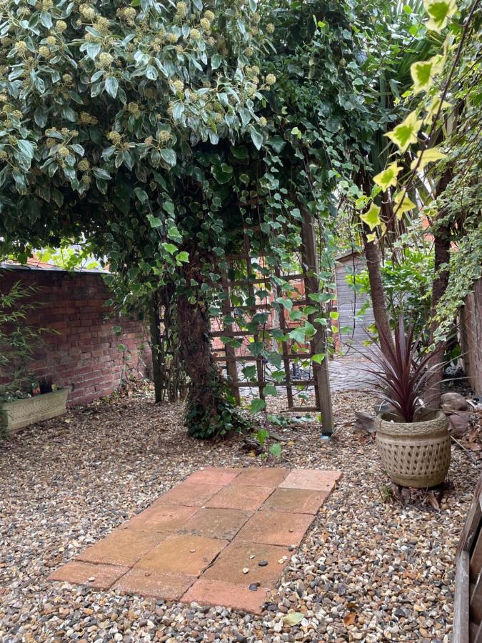 Rooms In A Victorian Comfortable 4-Bedroom House In Milton Keynes Rooms Not En-Suites Wolverton  Экстерьер фото