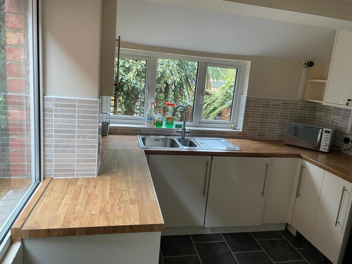 Rooms In A Victorian Comfortable 4-Bedroom House In Milton Keynes Rooms Not En-Suites Wolverton  Экстерьер фото